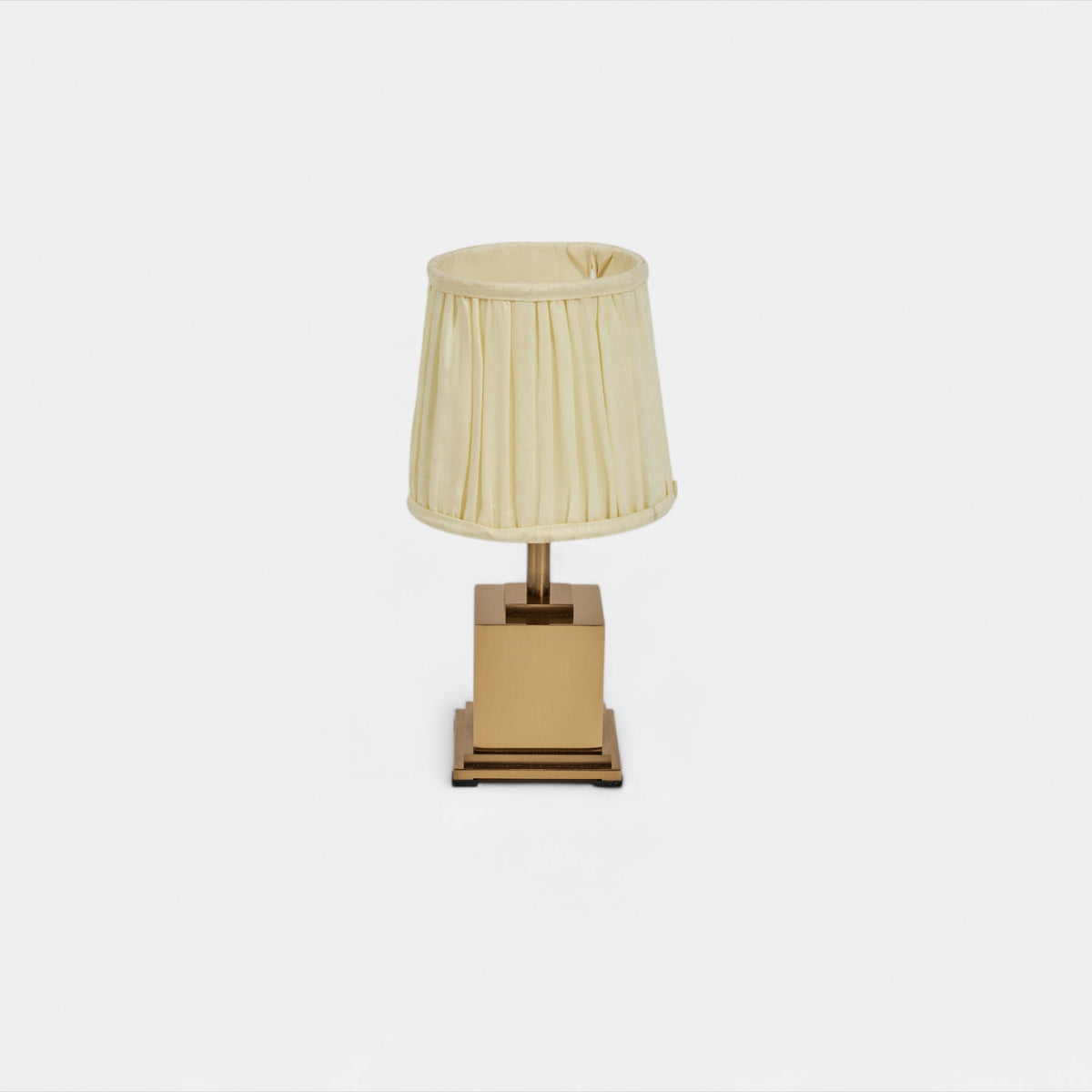 Gold Square base table lamp pooky