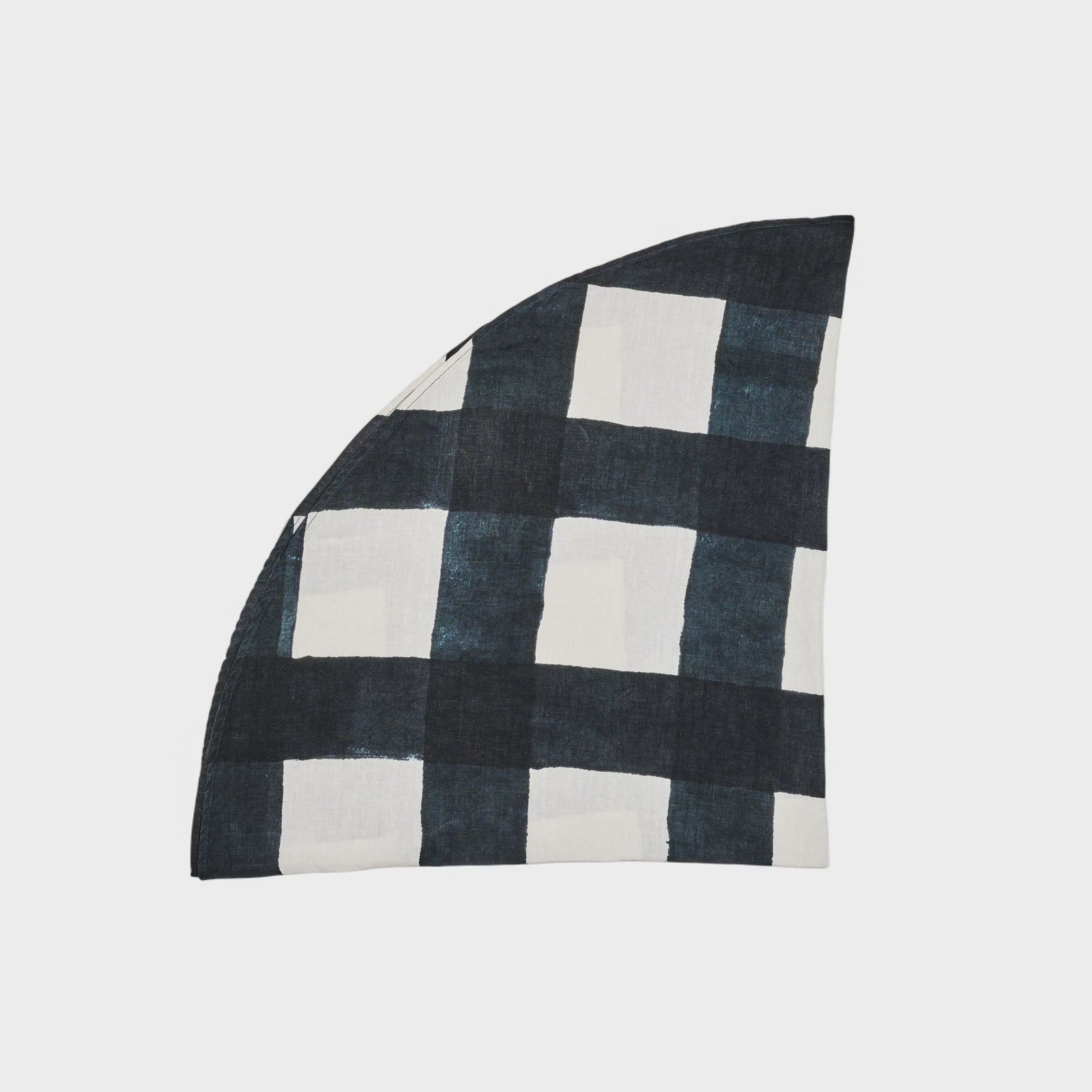 Checkered Black/White Linen Tablecloth - Round