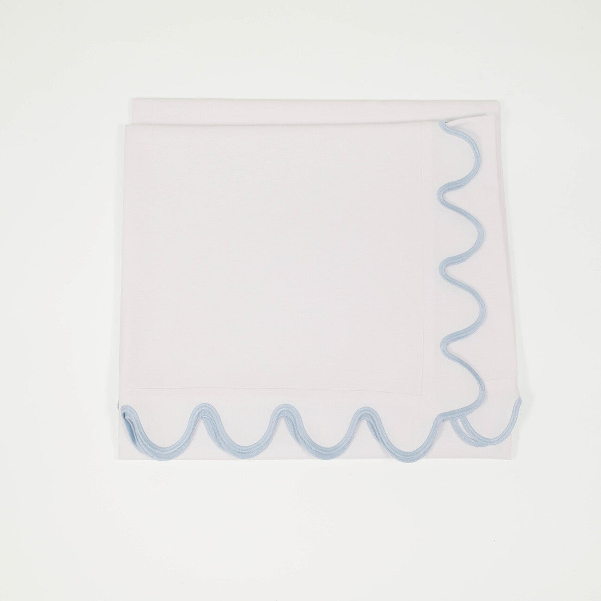 Scalloped Tablecloth - white/light blue