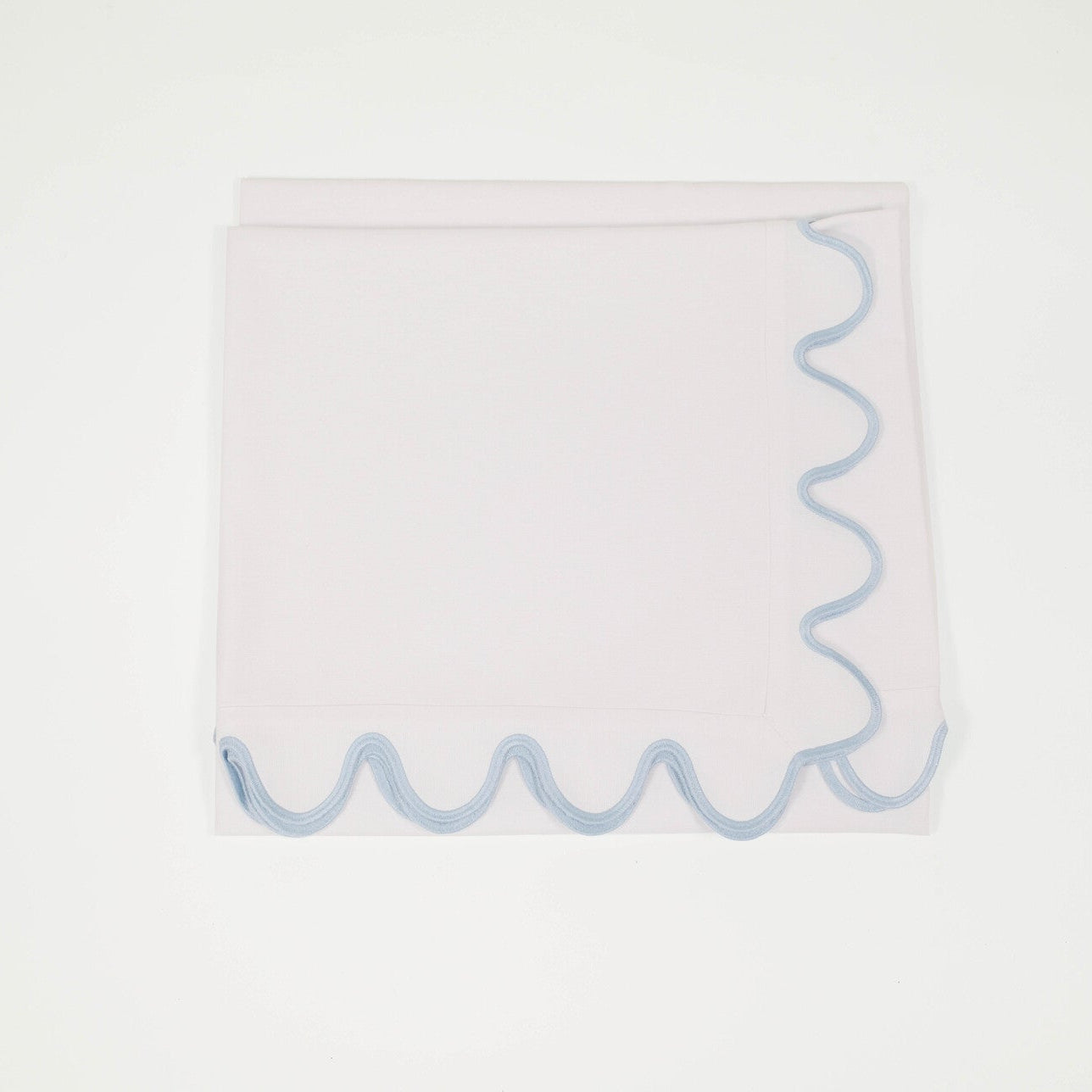 Scalloped Tablecloth - white/light blue